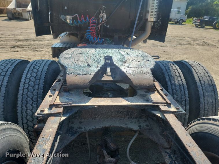 image for item OD9581 1993 White GMC semi truck