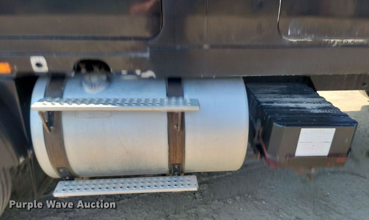 image for item OD9581 1993 White GMC semi truck