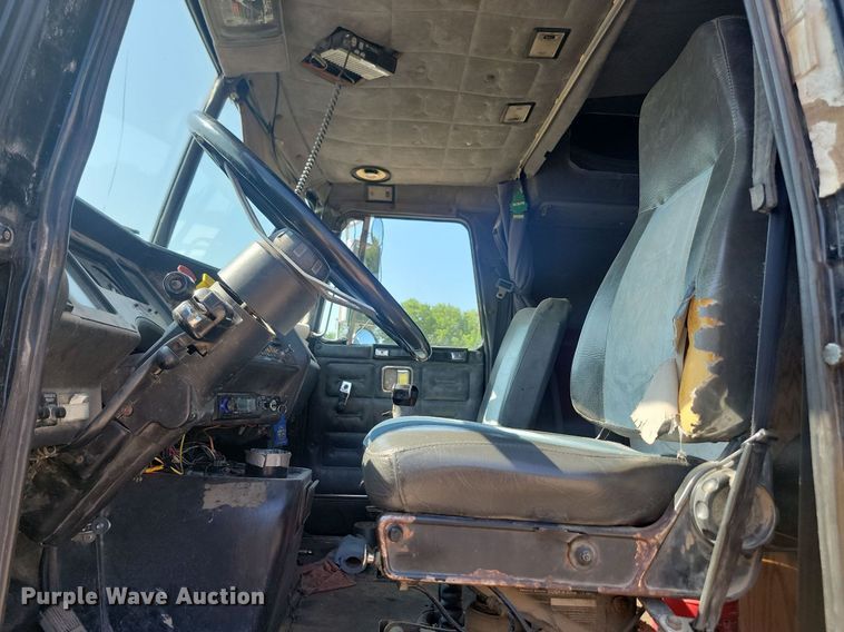 image for item OD9581 1993 White GMC semi truck