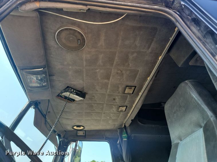 image for item OD9581 1993 White GMC semi truck