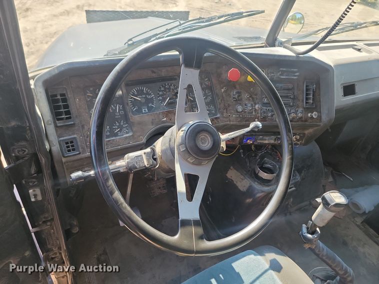 image for item OD9581 1993 White GMC semi truck