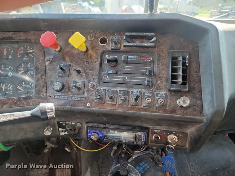 image for item OD9581 1993 White GMC semi truck