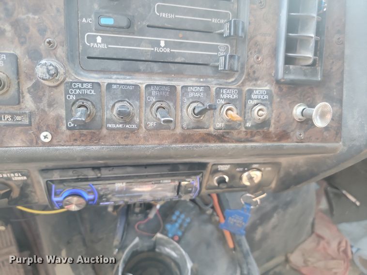 image for item OD9581 1993 White GMC semi truck