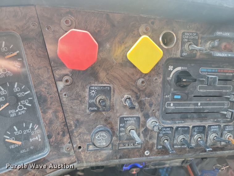 image for item OD9581 1993 White GMC semi truck