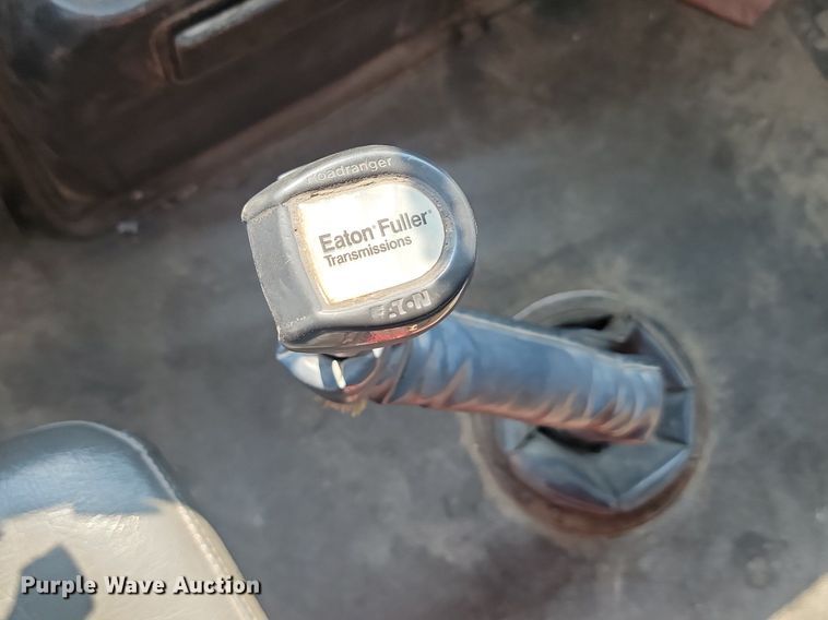 image for item OD9581 1993 White GMC semi truck