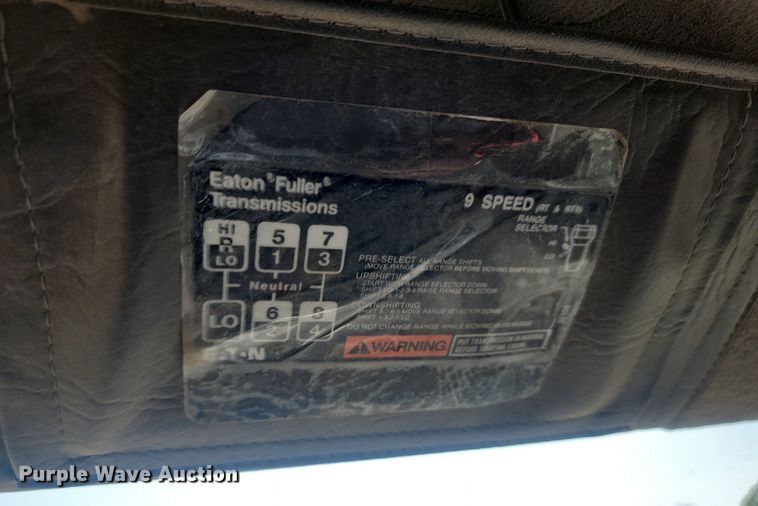 image for item OD9581 1993 White GMC semi truck