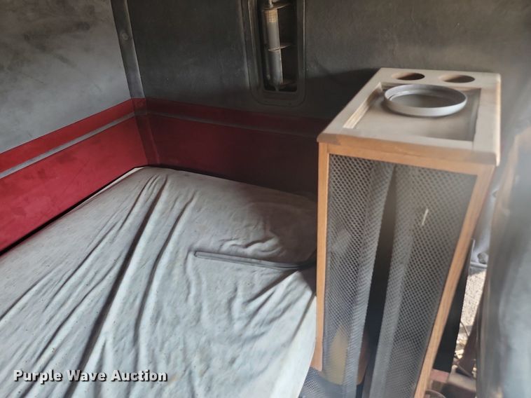 image for item OD9581 1993 White GMC semi truck