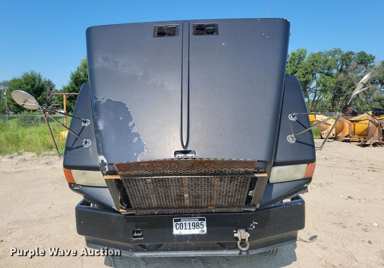 image for item OD9581 1993 White GMC semi truck