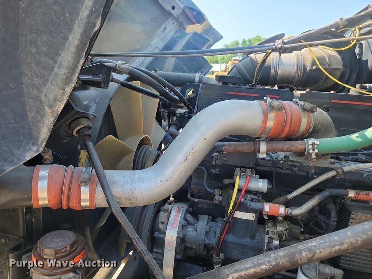 image for item OD9581 1993 White GMC semi truck