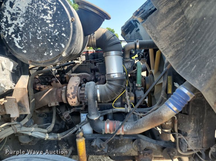 image for item OD9581 1993 White GMC semi truck