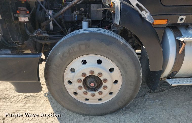 image for item OD9581 1993 White GMC semi truck