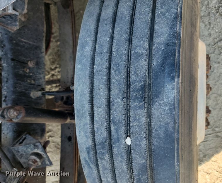 image for item OD9581 1993 White GMC semi truck