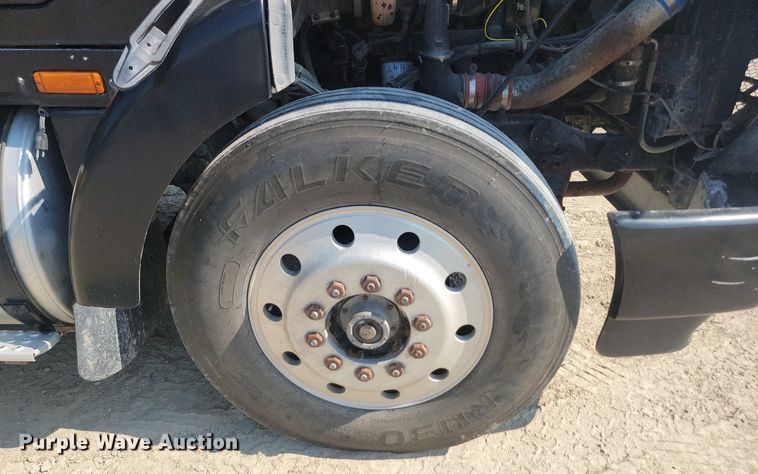 image for item OD9581 1993 White GMC semi truck