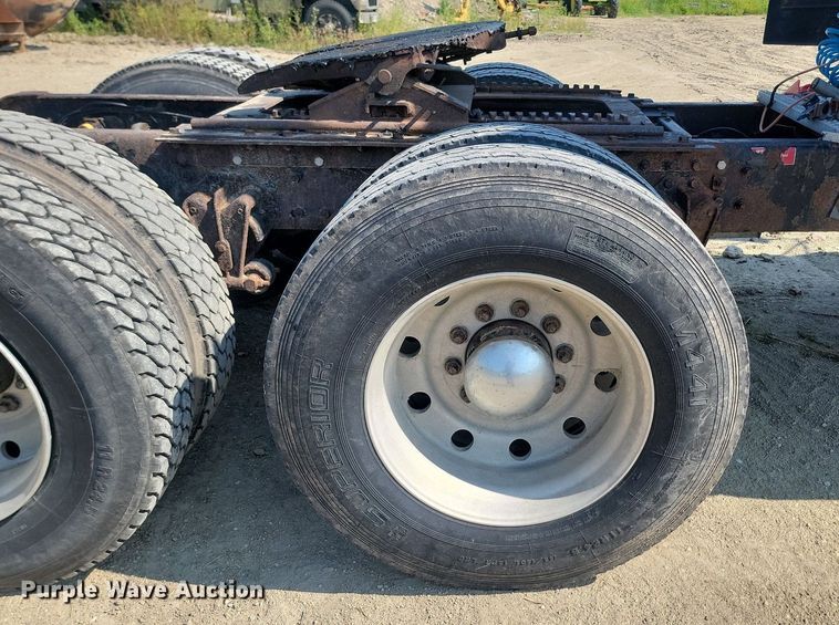 image for item OD9581 1993 White GMC semi truck