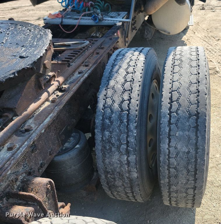 image for item OD9581 1993 White GMC semi truck