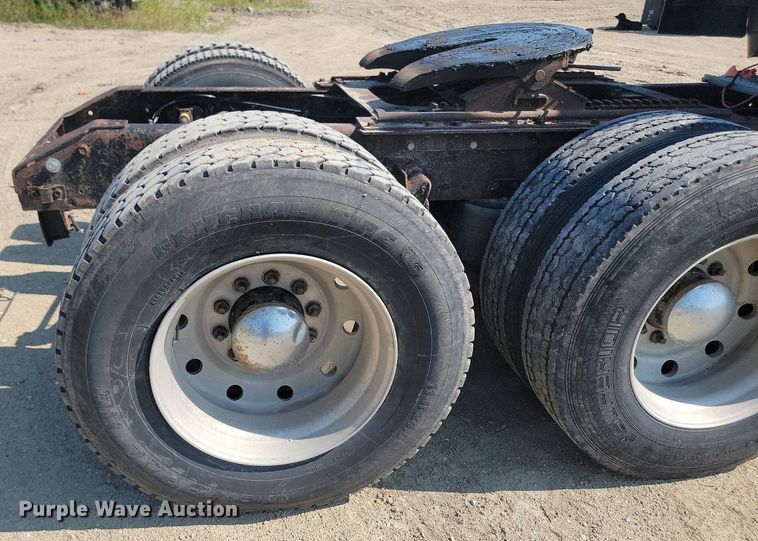 image for item OD9581 1993 White GMC semi truck