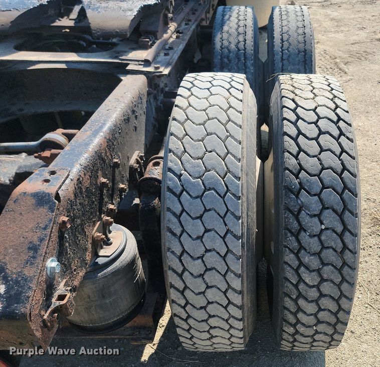 image for item OD9581 1993 White GMC semi truck