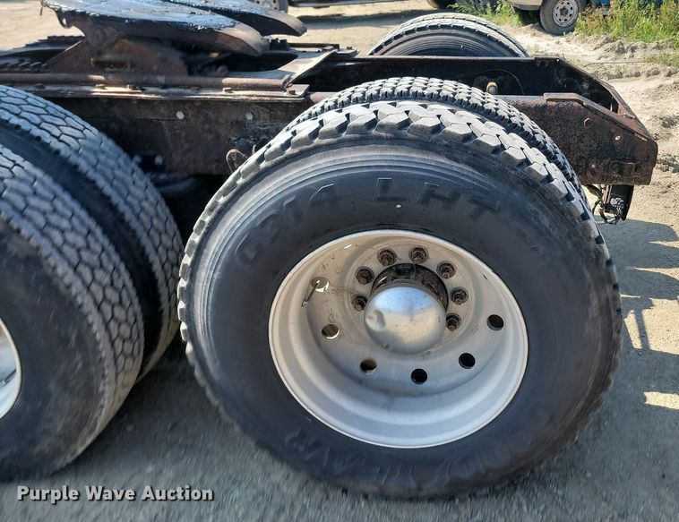 image for item OD9581 1993 White GMC semi truck