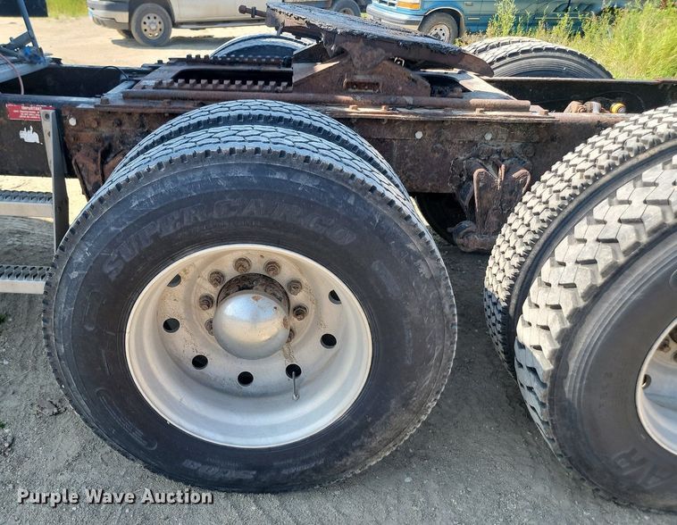 image for item OD9581 1993 White GMC semi truck