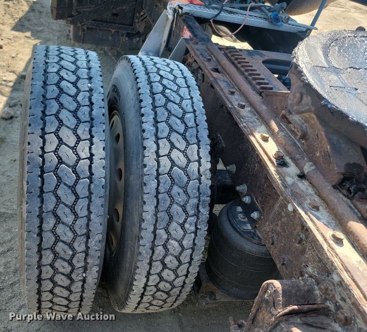 image for item OD9581 1993 White GMC semi truck