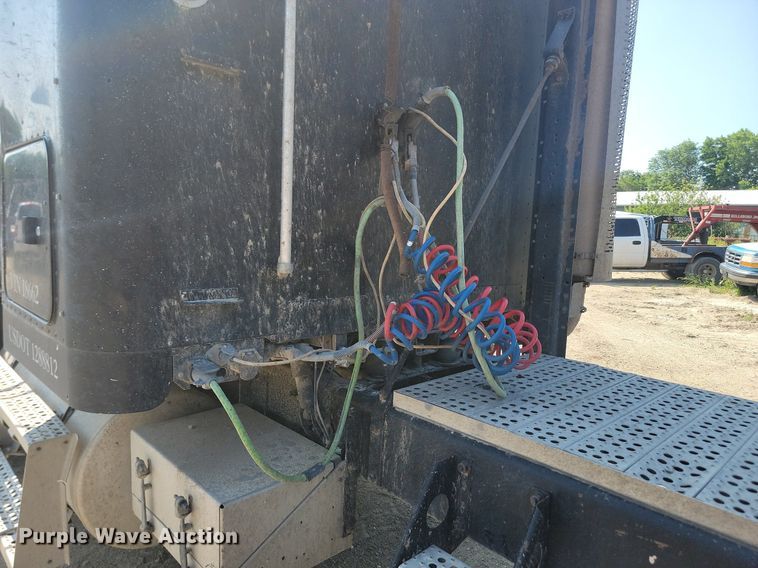 image for item OD9582 1998 Freightliner  semi truck