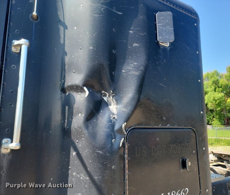 image for item OD9582 1998 Freightliner  semi truck