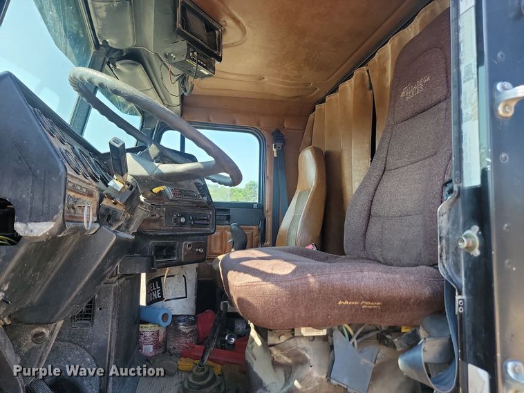 image for item OD9582 1998 Freightliner  semi truck