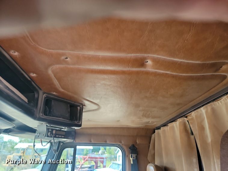 image for item OD9582 1998 Freightliner  semi truck