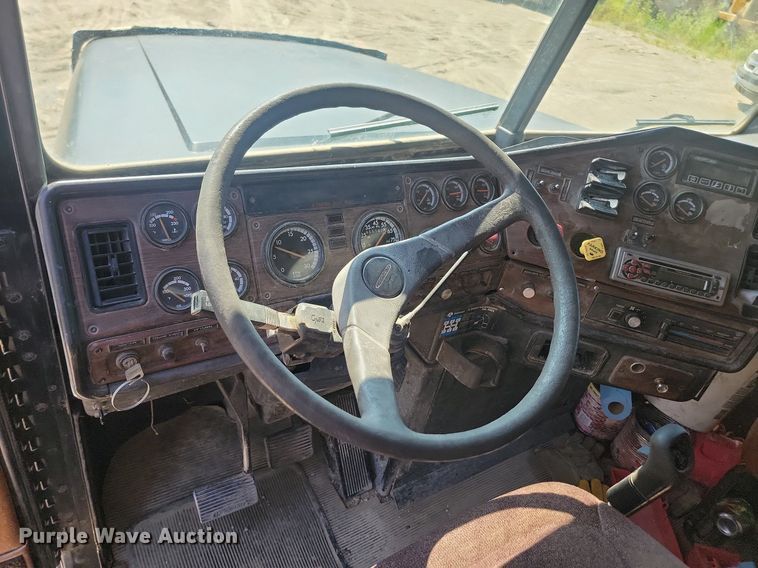image for item OD9582 1998 Freightliner  semi truck