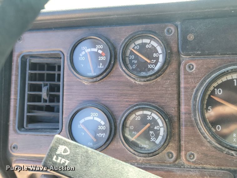 image for item OD9582 1998 Freightliner  semi truck