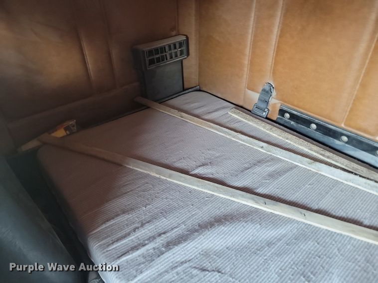 image for item OD9582 1998 Freightliner  semi truck