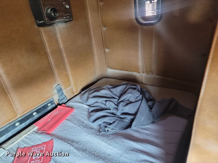 image for item OD9582 1998 Freightliner  semi truck