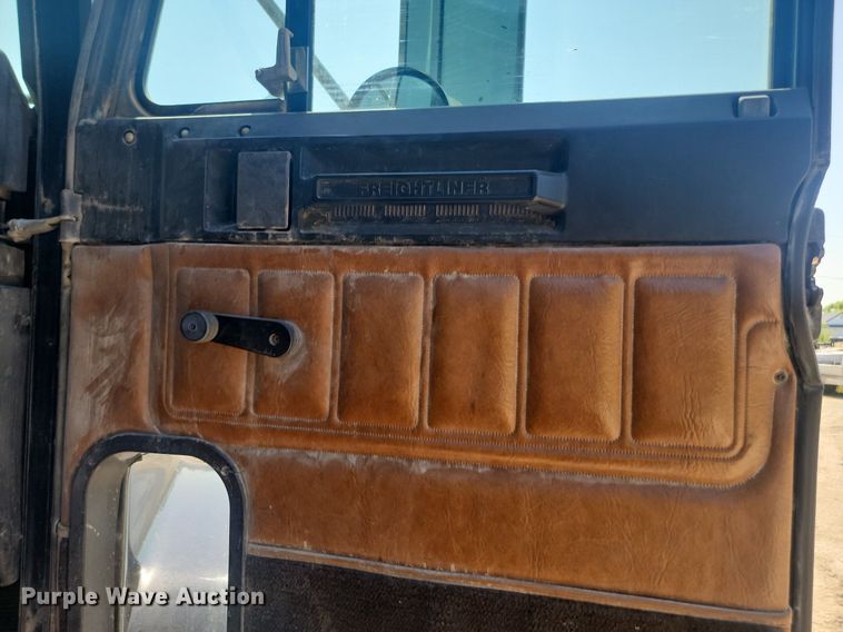 image for item OD9582 1998 Freightliner  semi truck