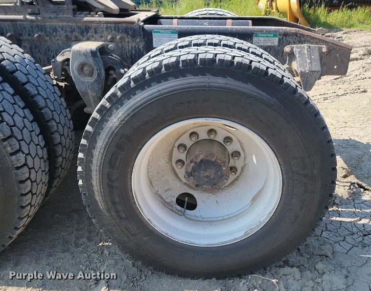 image for item OD9582 1998 Freightliner  semi truck