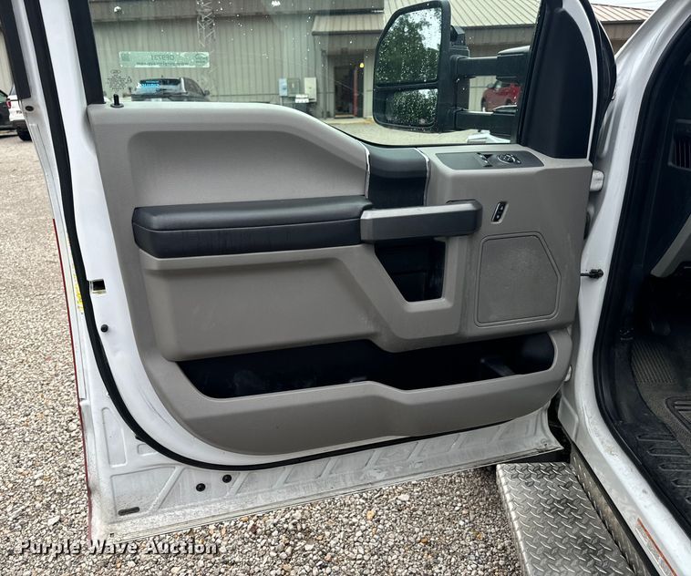 image for item OF9731 2017 Ford  F550 XLT ambulance