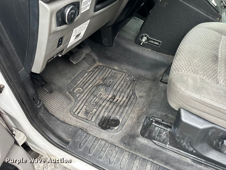 image for item OF9731 2017 Ford  F550 XLT ambulance