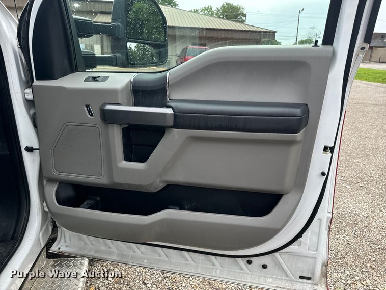 image for item OF9731 2017 Ford  F550 XLT ambulance