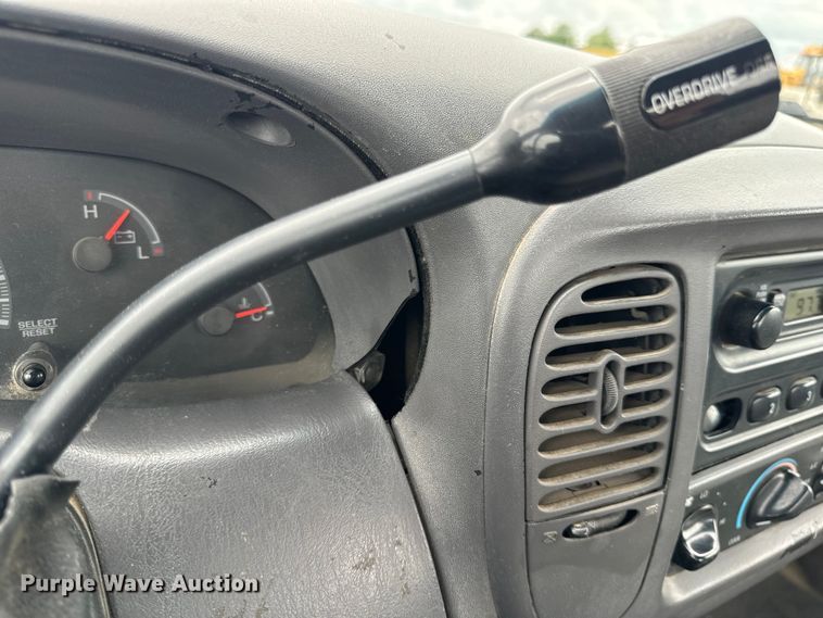 image for item OF9744 1999 Ford  F150 XL pickup truck