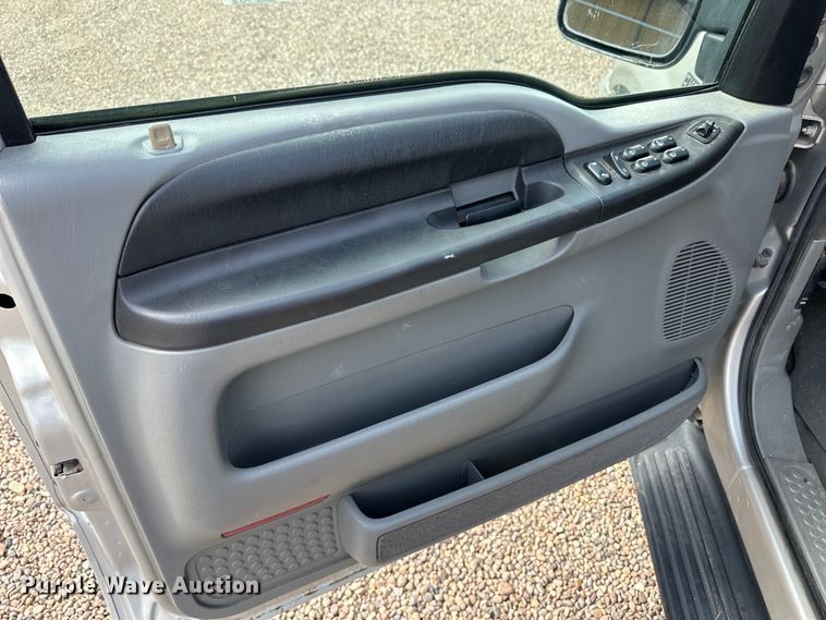 image for item OL9601 2005 Ford Excursion SUV