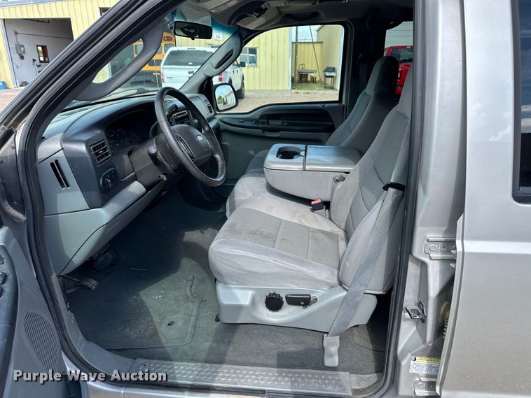 image for item OL9601 2005 Ford Excursion SUV