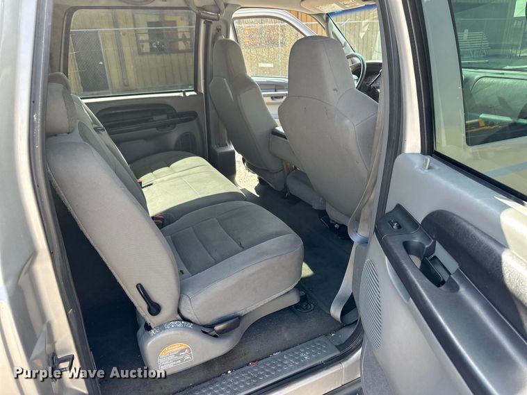 image for item OL9601 2005 Ford Excursion SUV