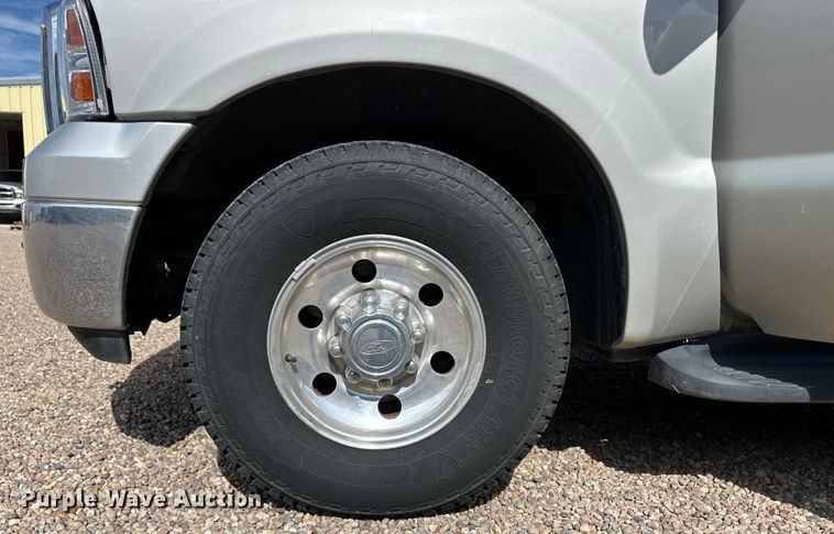 image for item OL9601 2005 Ford Excursion SUV