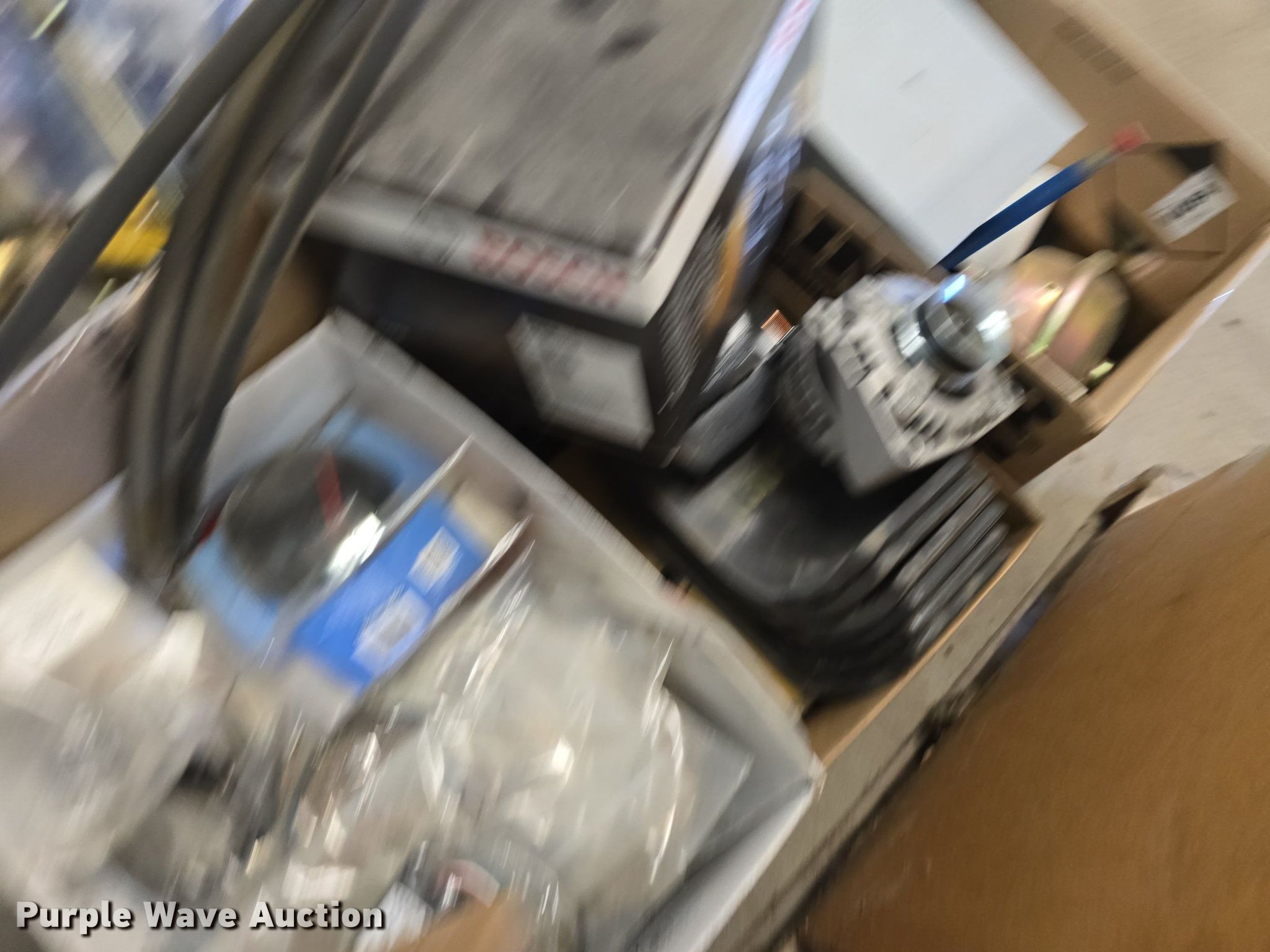 Truck parts in Olathe, KS Item EK6078 for sale Purple Wave