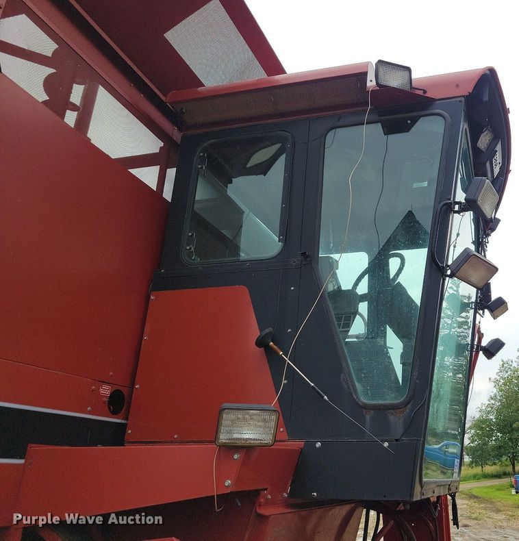 image for item DG0664 1987 Case IH 1660 Axial-Flow combine