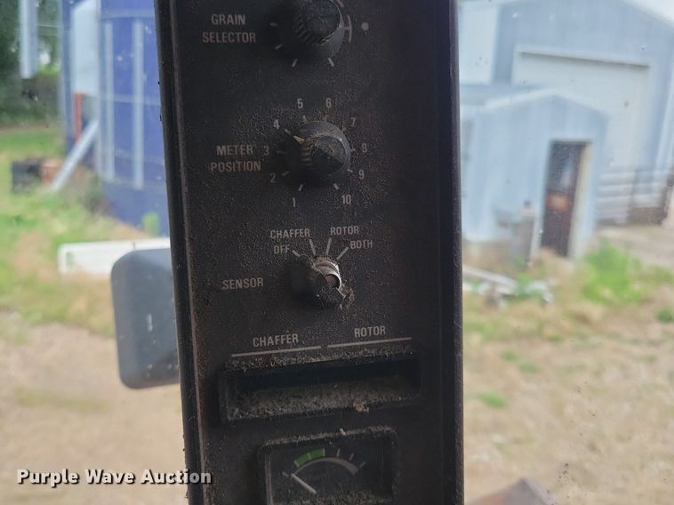 image for item DG0664 1987 Case IH 1660 Axial-Flow combine