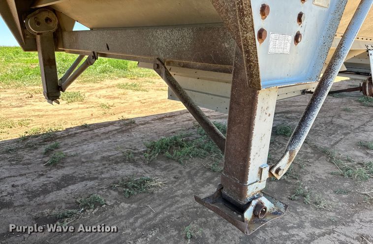 image for item DK6690 1993 Wilson DWH-200 grain trailer