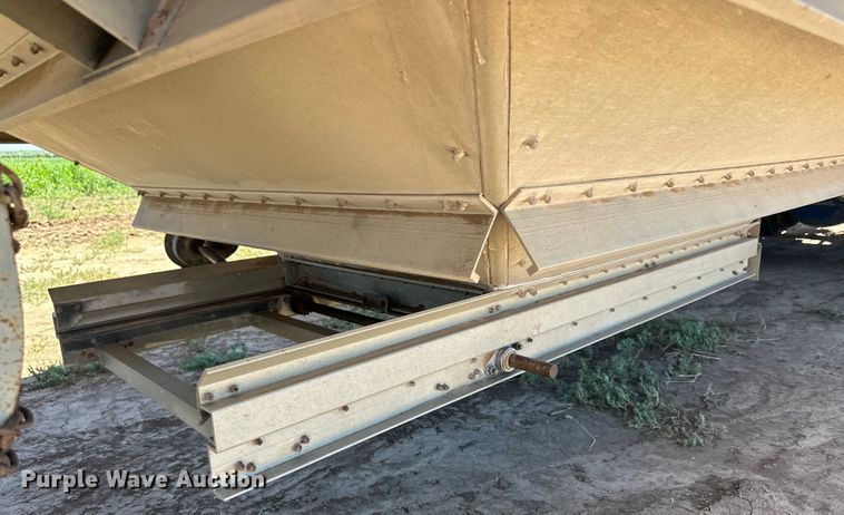 image for item DK6690 1993 Wilson DWH-200 grain trailer