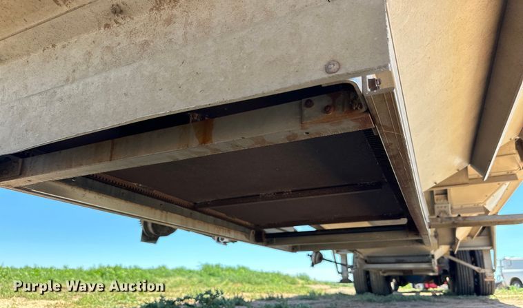 image for item DK6690 1993 Wilson DWH-200 grain trailer