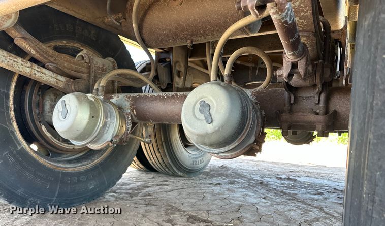 image for item DK6690 1993 Wilson DWH-200 grain trailer