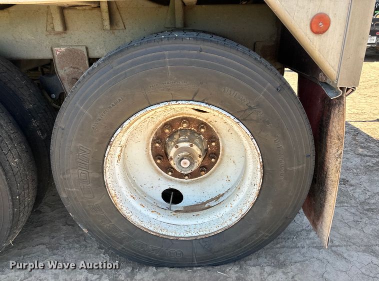 image for item DK6690 1993 Wilson DWH-200 grain trailer